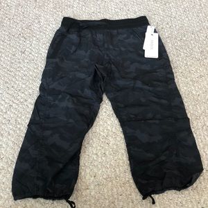 NWT RBX camo, Capri jogger
